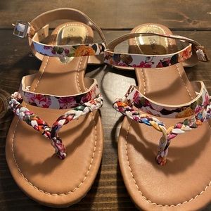 Size 8 floral sandal NEW!
